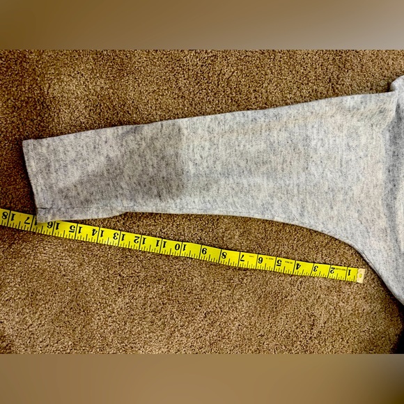 O C Sweater - Picture 5 of 9